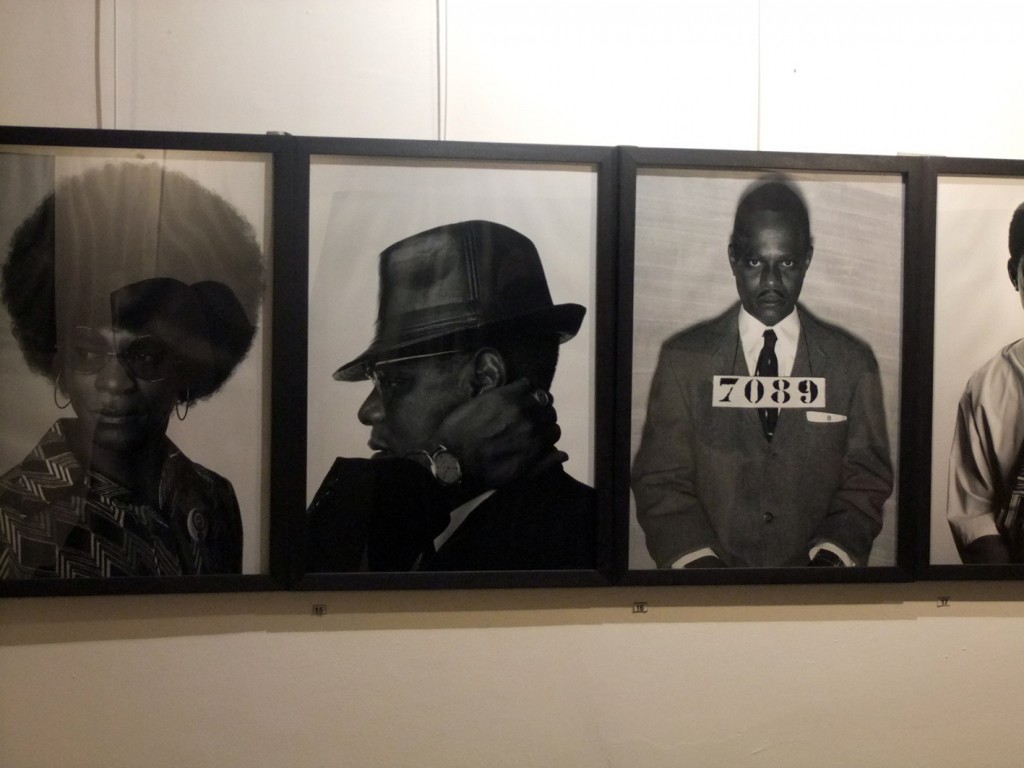 Expostion de photographie autoportrait du photographe africain Samuel Fosso à l'IFT de N'Djamena